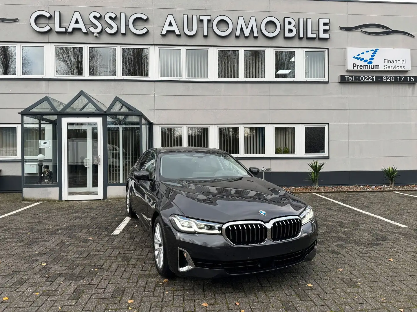 BMW 520 d Luxury Line Integral/Standheizu/NP 79.700€ Grau - 2