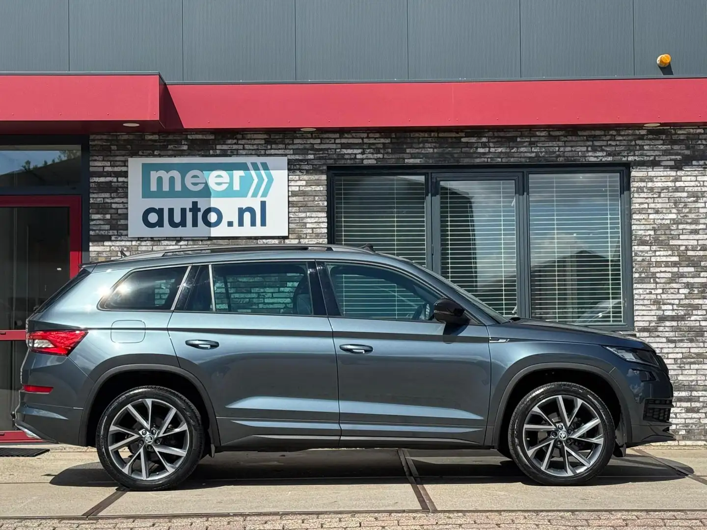 Skoda Kodiaq 1.5 TSI Sportline DSG VOL! VIRTUAL l PANO l TREKHA Grijs - 2