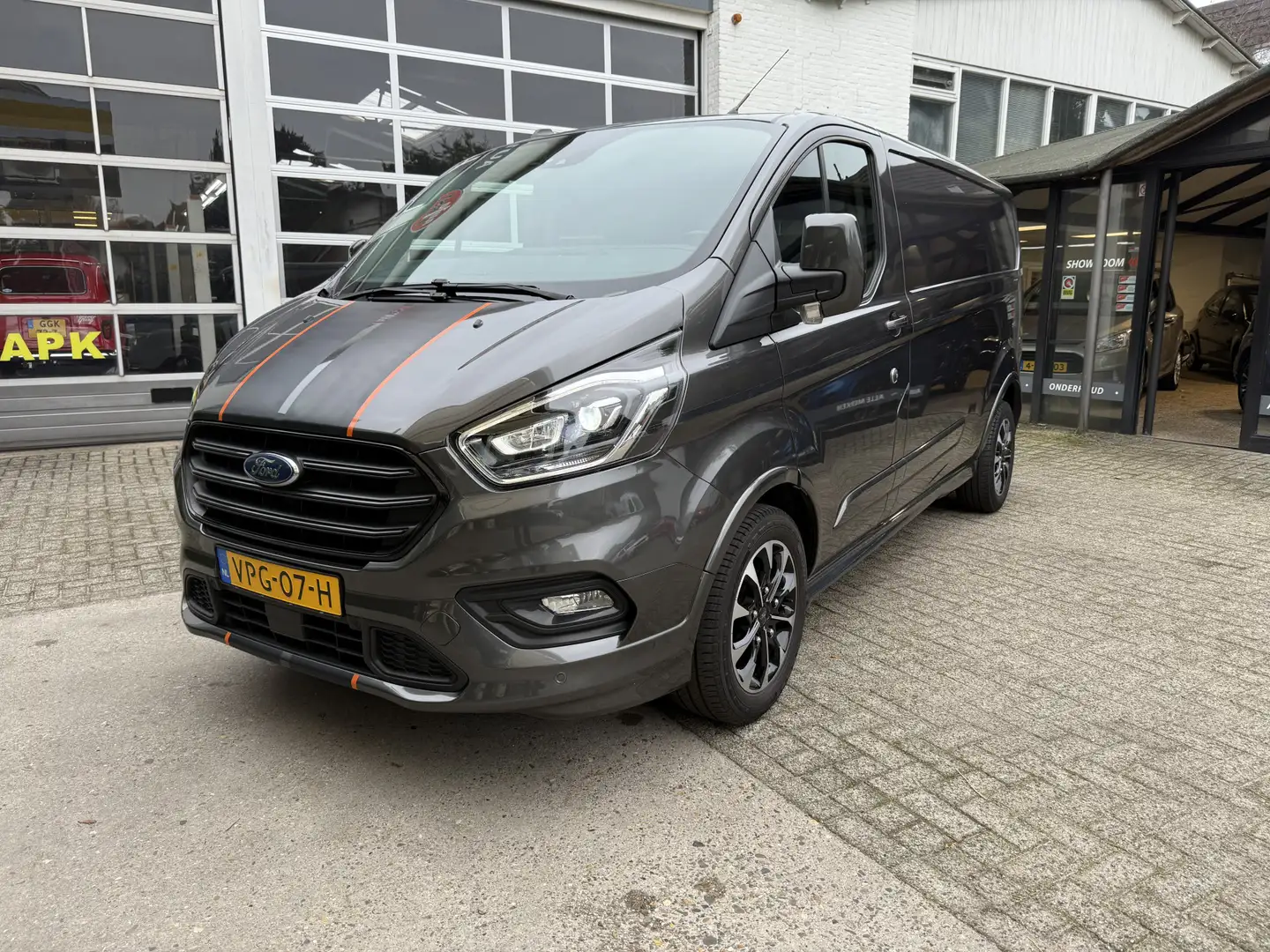 Ford Transit Custom 320 2.0 TDCI L2H1 Sport 185PK! Grijs - 2