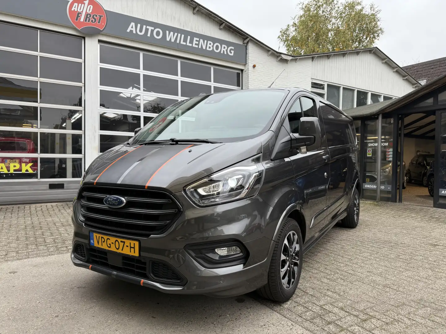 Ford Transit Custom 320 2.0 TDCI L2H1 Sport 185PK! Grijs - 1