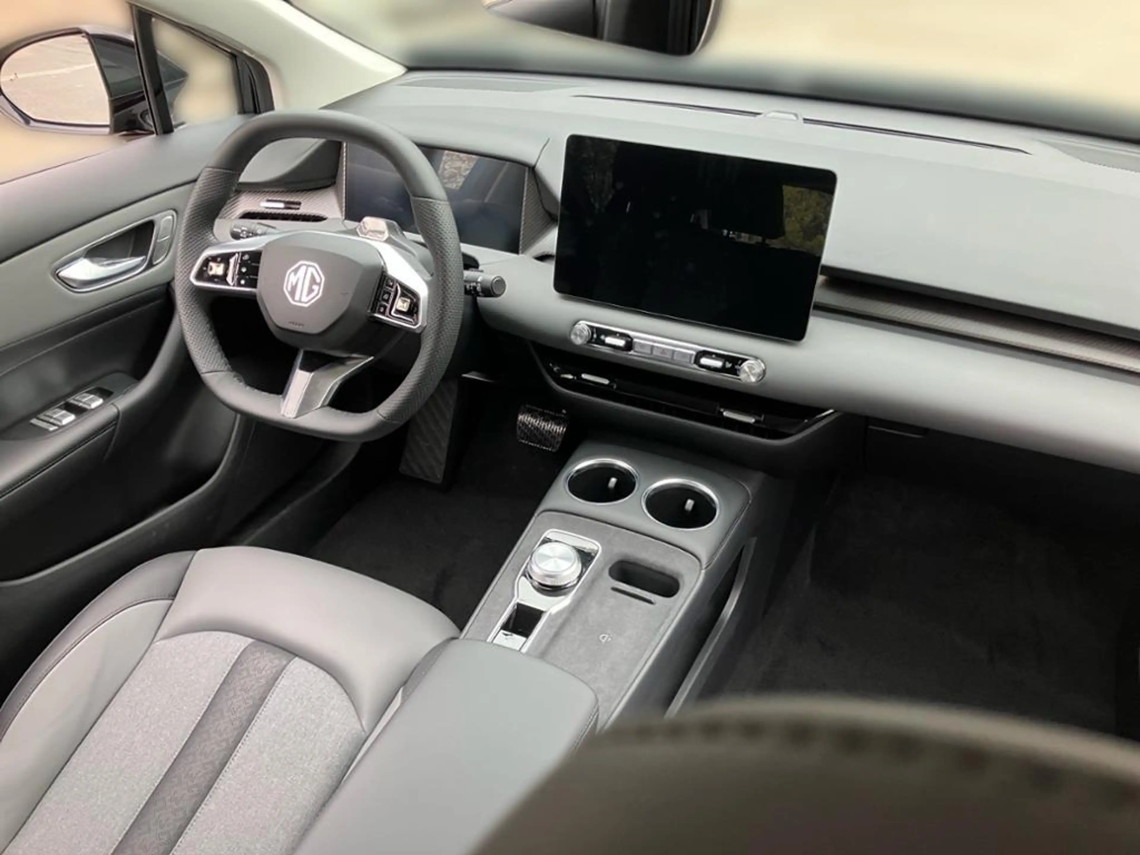 MG MG4 Luxury SPUR BiXenon XENON — photo 10