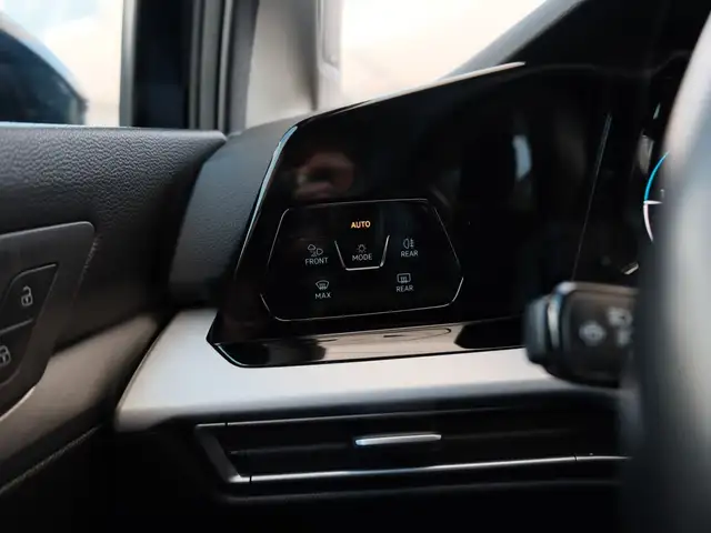 Volkswagen Golf view 13