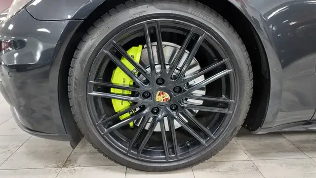 Porsche Panamera view 11