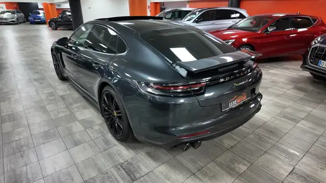 Porsche Panamera view 4