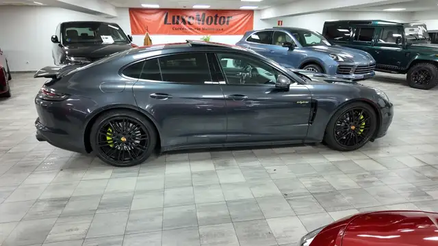 Porsche Panamera view 7