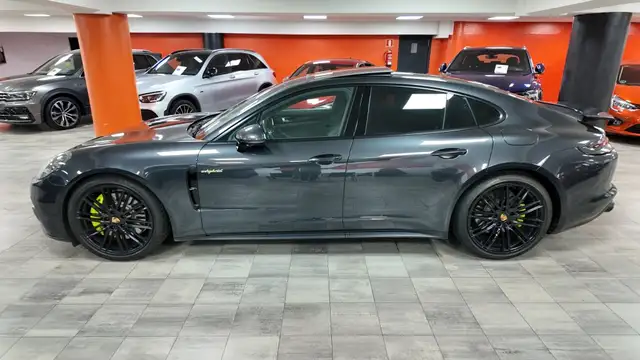 Porsche Panamera view 3