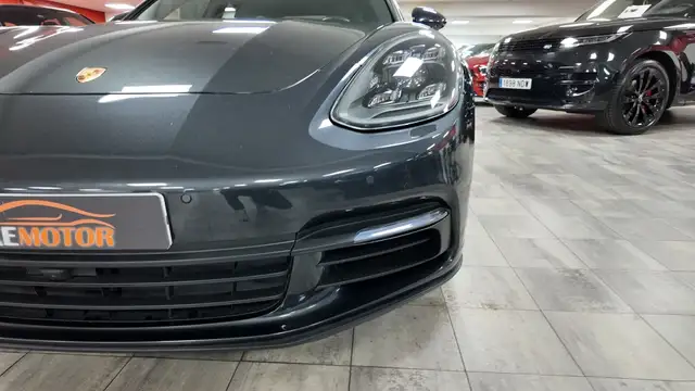 Porsche Panamera view 9