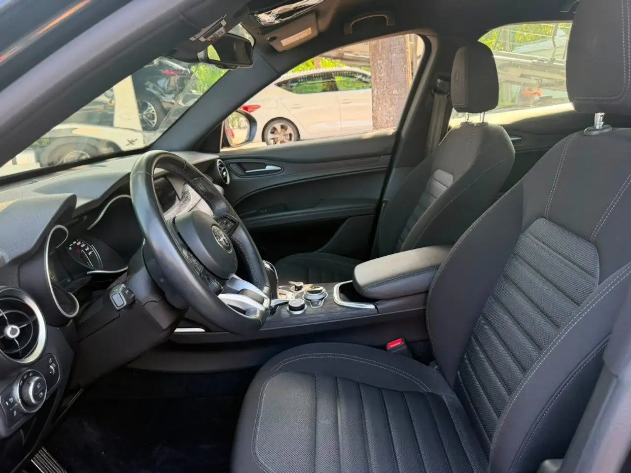 Alfa Romeo Stelvio 2023