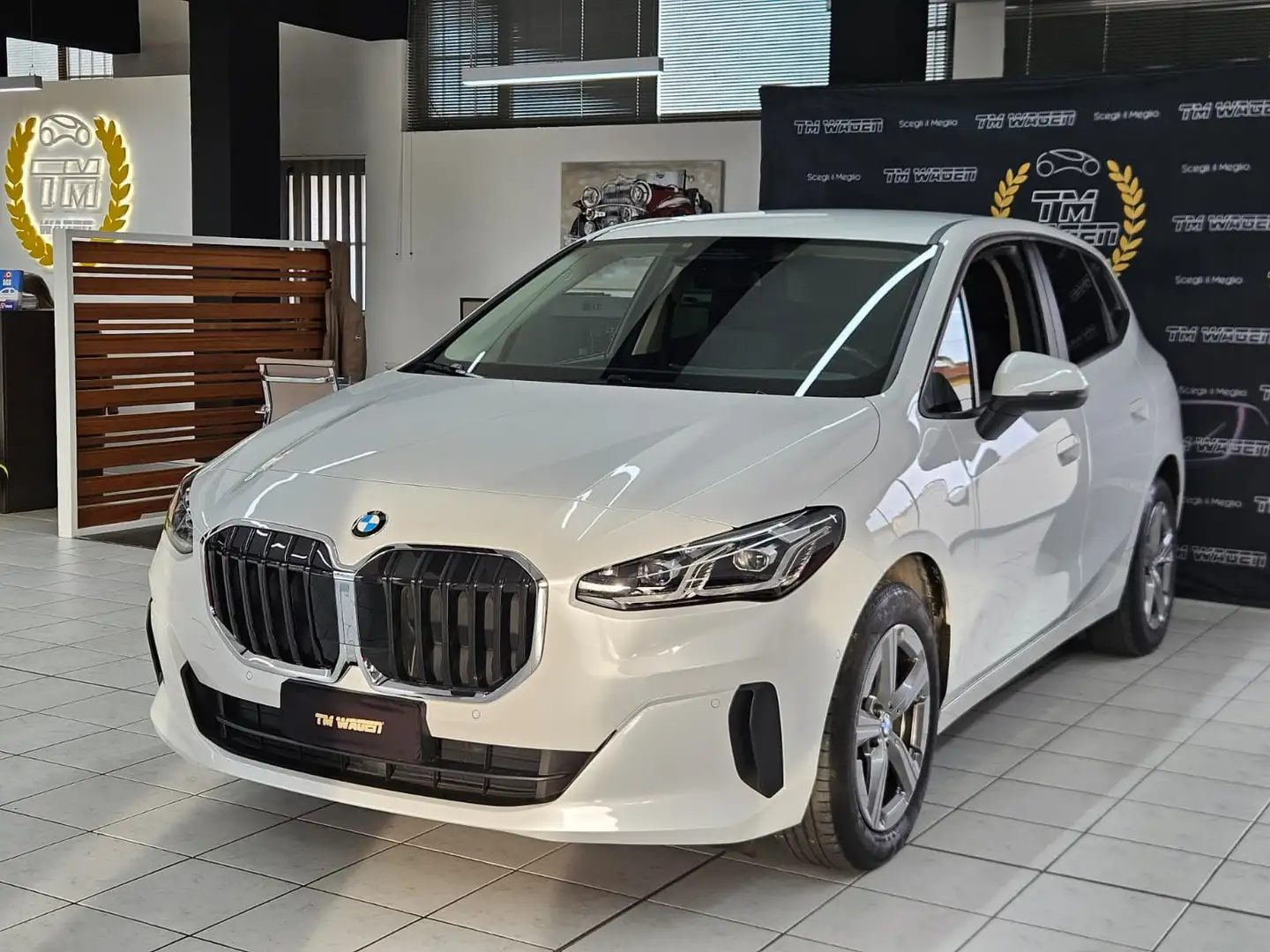 BMW 220 i Active Tourer mhev 48V auto Bianco - 1