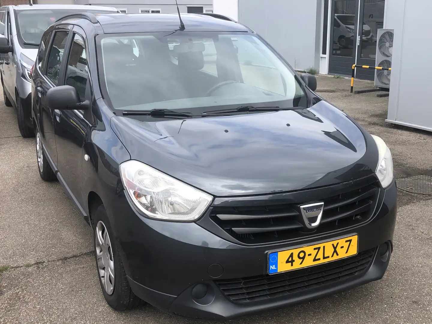 Dacia Lodgy 1.2 TCe Ambiance 5p. Grijs - 1