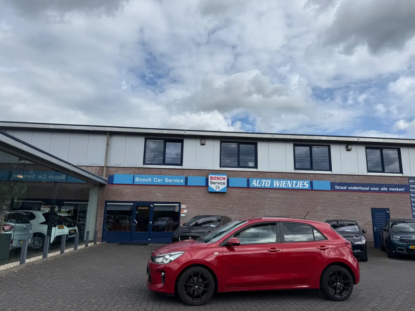 Kia Rio 1.0 TGDI | ComfortPlusLine Navigator 5-Drs | Airco Rood - 1