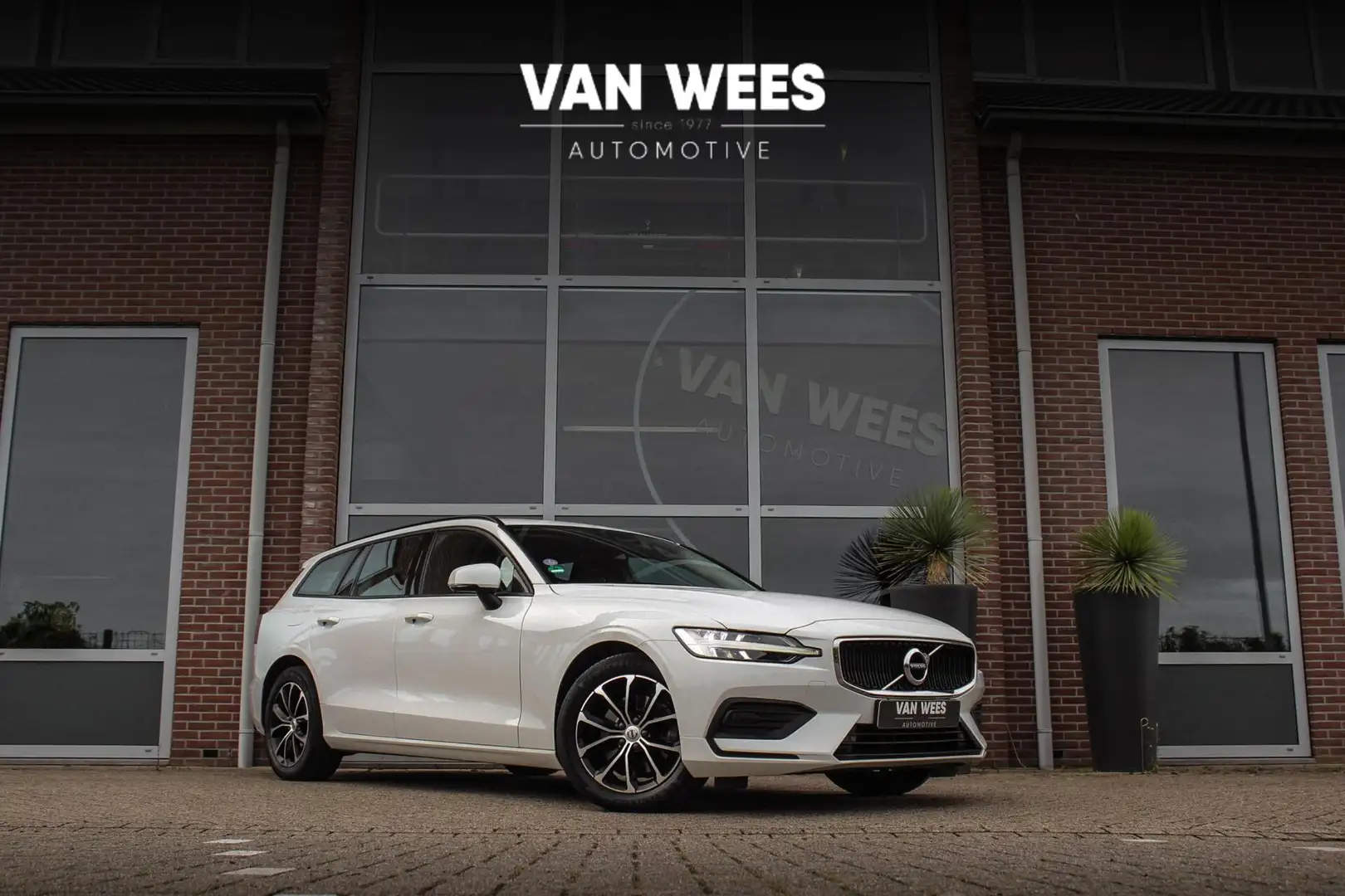 Volvo V60 2.0 B3 Momentum Advantage | 1e eigenaar | BTW auto Weiß - 1