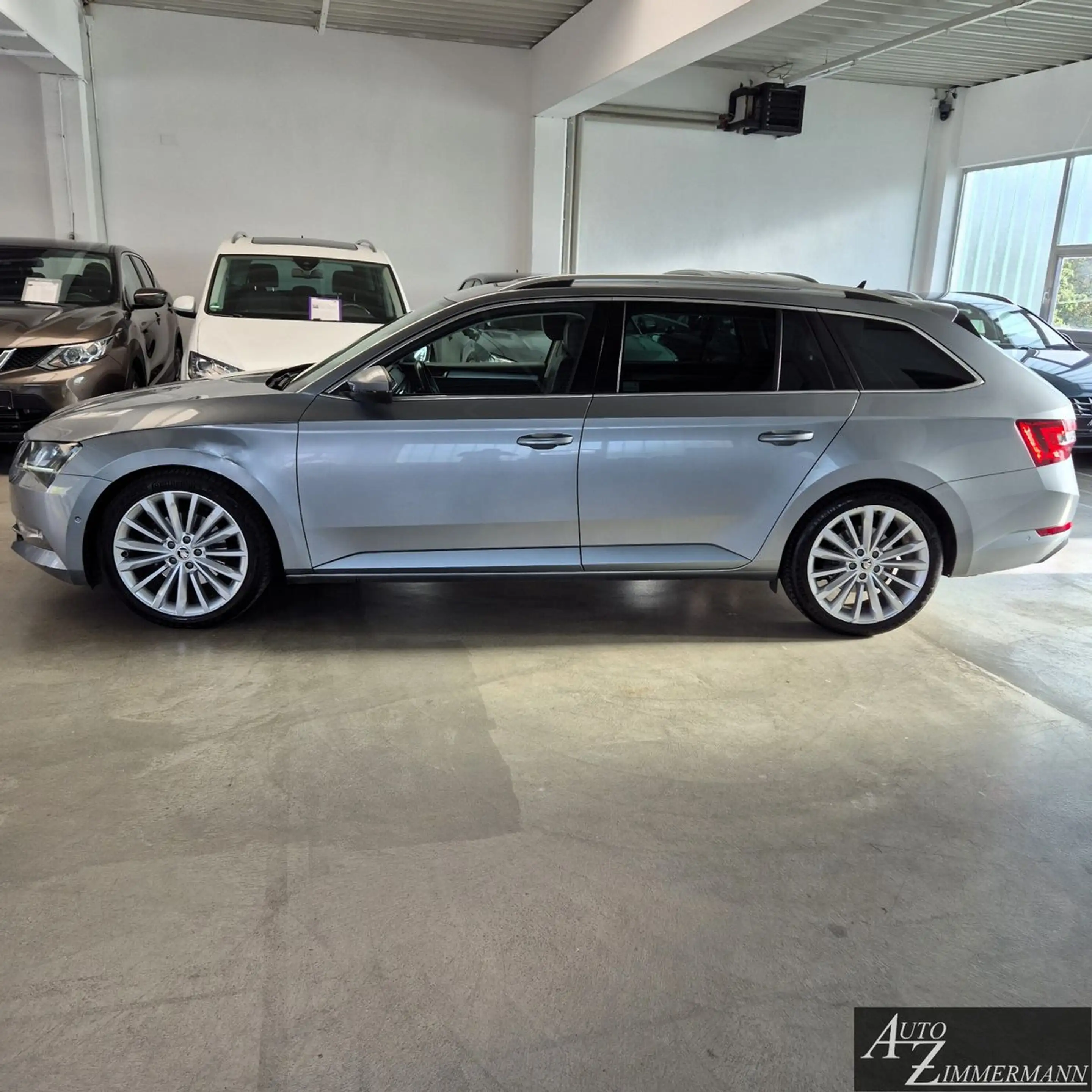Skoda Superb 2,0TDI DSG Style 4x4 Leder*ACC*AHK*19Zoll — photo 4