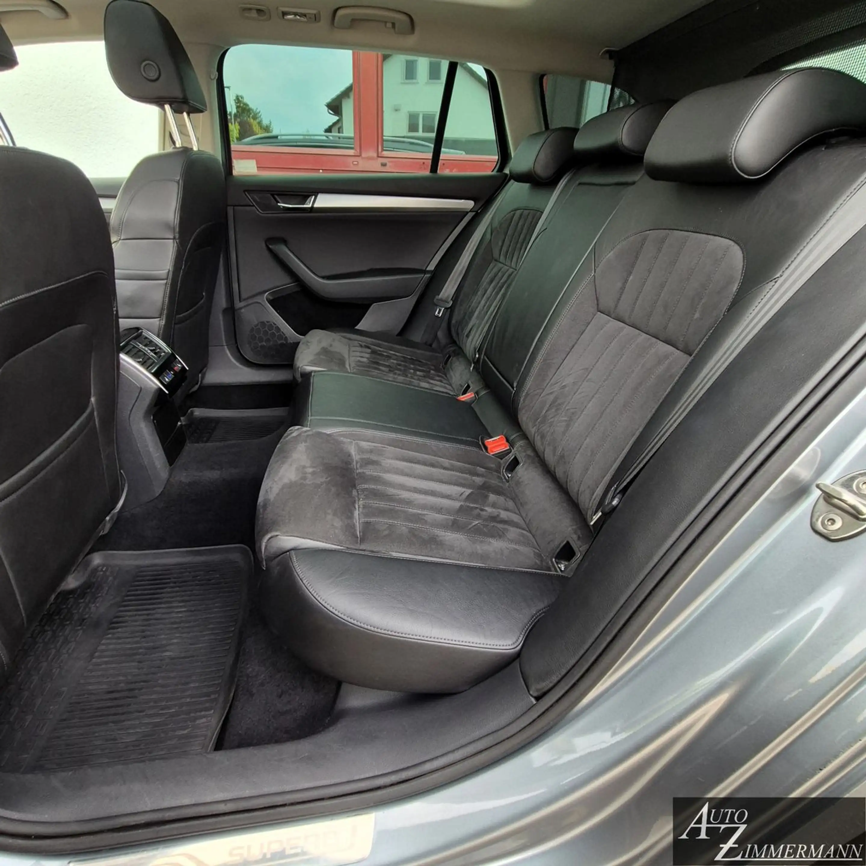 Skoda Superb 2,0TDI DSG Style 4x4 Leder*ACC*AHK*19Zoll — photo 9
