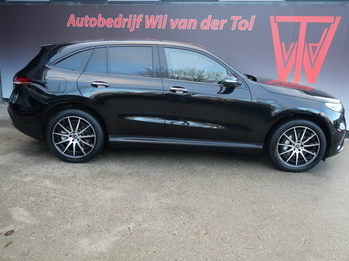 Mercedes-Benz EQC 400 4MATIC AMG 80 kWh | A.C.C | BURMESTER | DAK | TREK Noir - 1