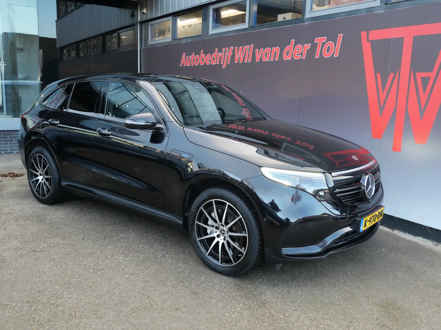 Mercedes-Benz EQC 400 4MATIC AMG 80 kWh | A.C.C | BURMESTER | DAK | TREK Noir - 2