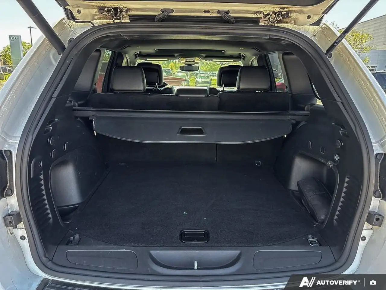 Jeep Grand Cherokee снимка Jeep Grand Cherokee