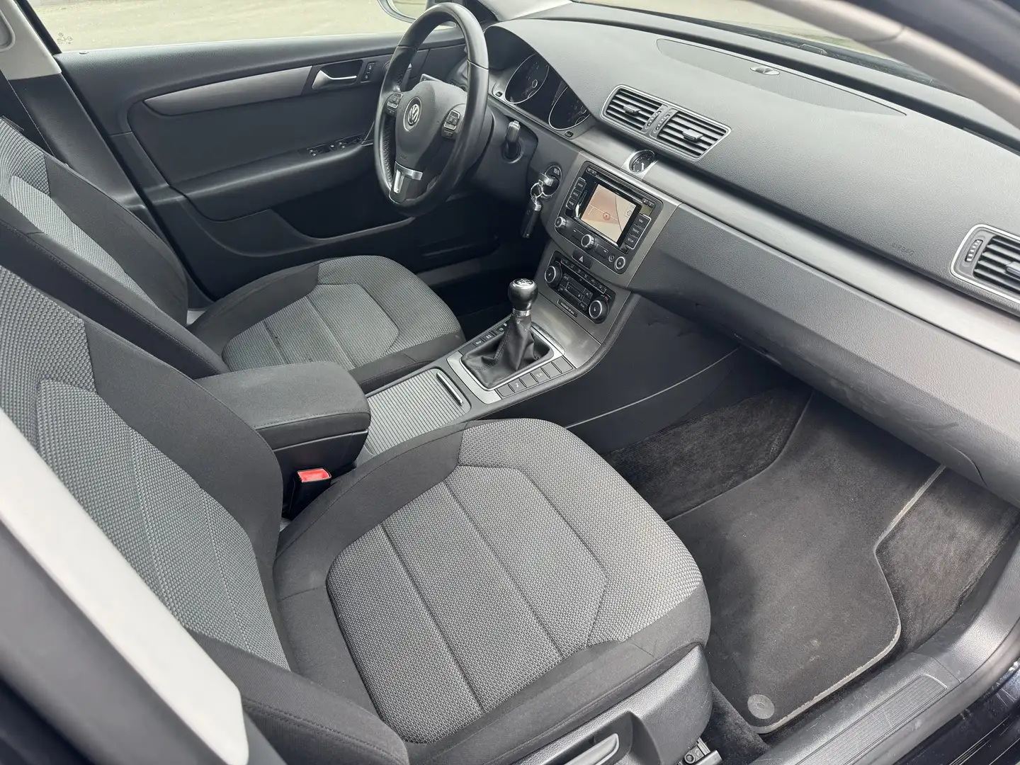 Volkswagen Passat Variant Comfortline 2.0 TDI BlueMotion / Navi / AHK Negro - 2