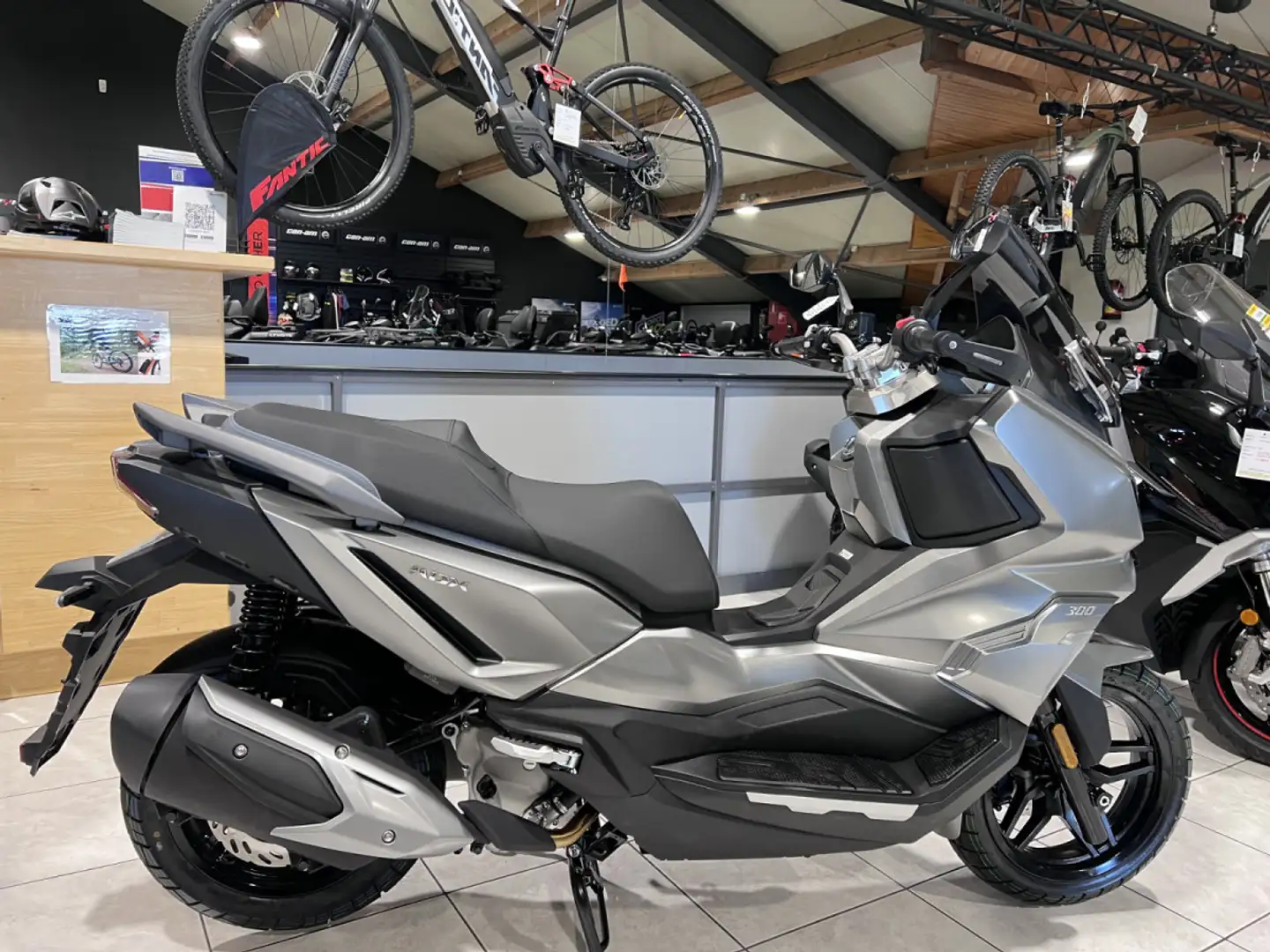 SYM ADX 300 Grau - 1