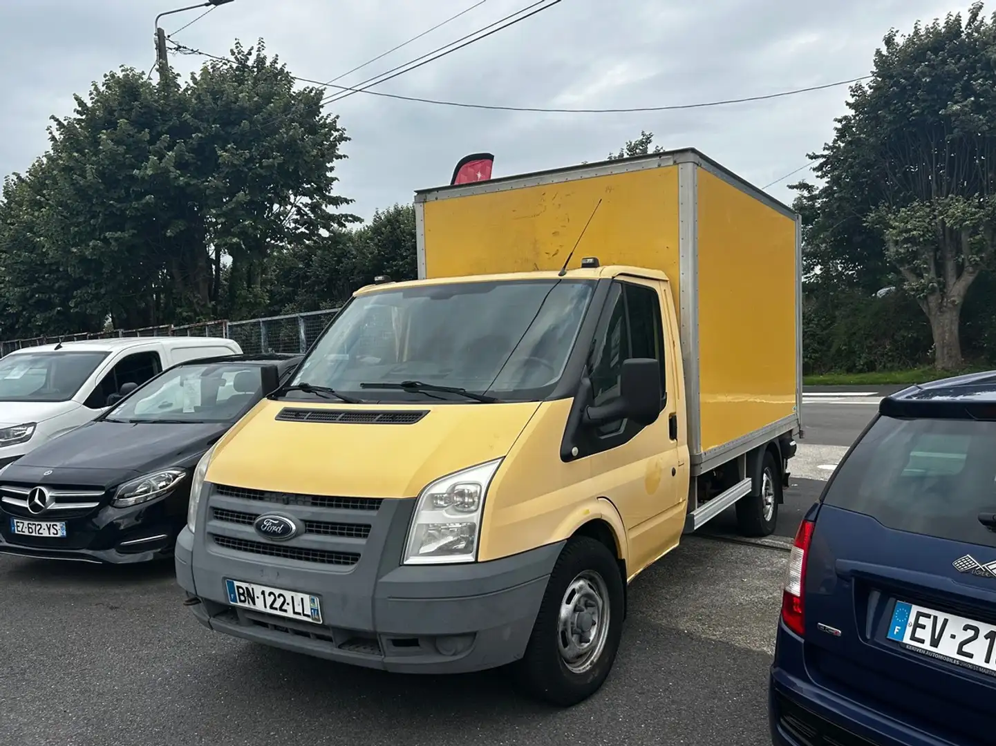 Ford Transit 2.2 tdci Jaune - 1