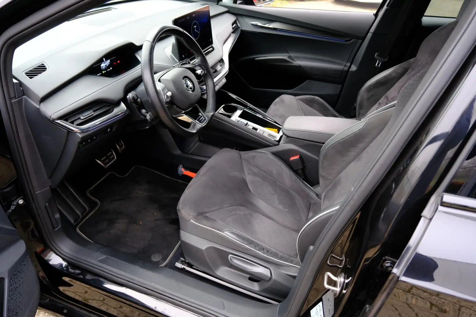 Skoda Enyaq iV 60 Sportline Aut. Navi|Leder-Alcantara|1e Eig|C Zwart - 2