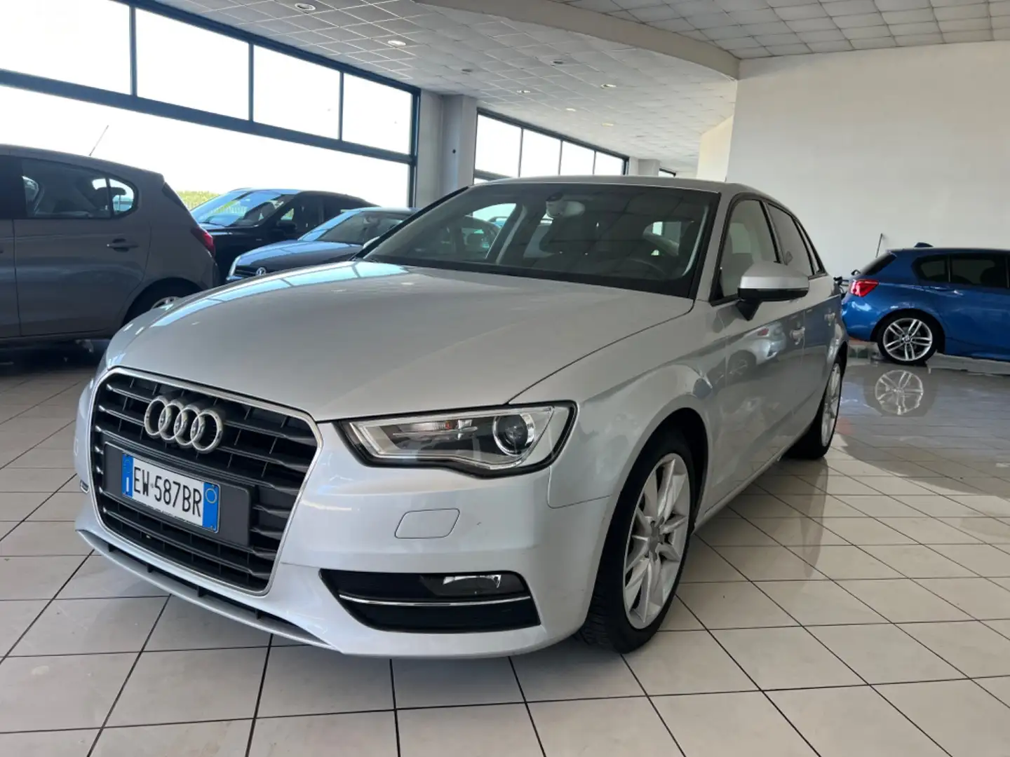 Audi A3 1.4 TFSI COD ultra Attraction Plateado - 1