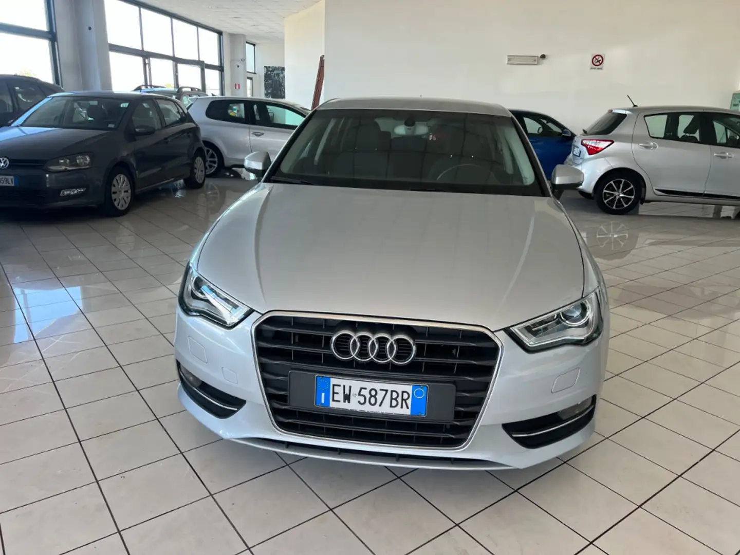 Audi A3 1.4 TFSI COD ultra Attraction Plateado - 2