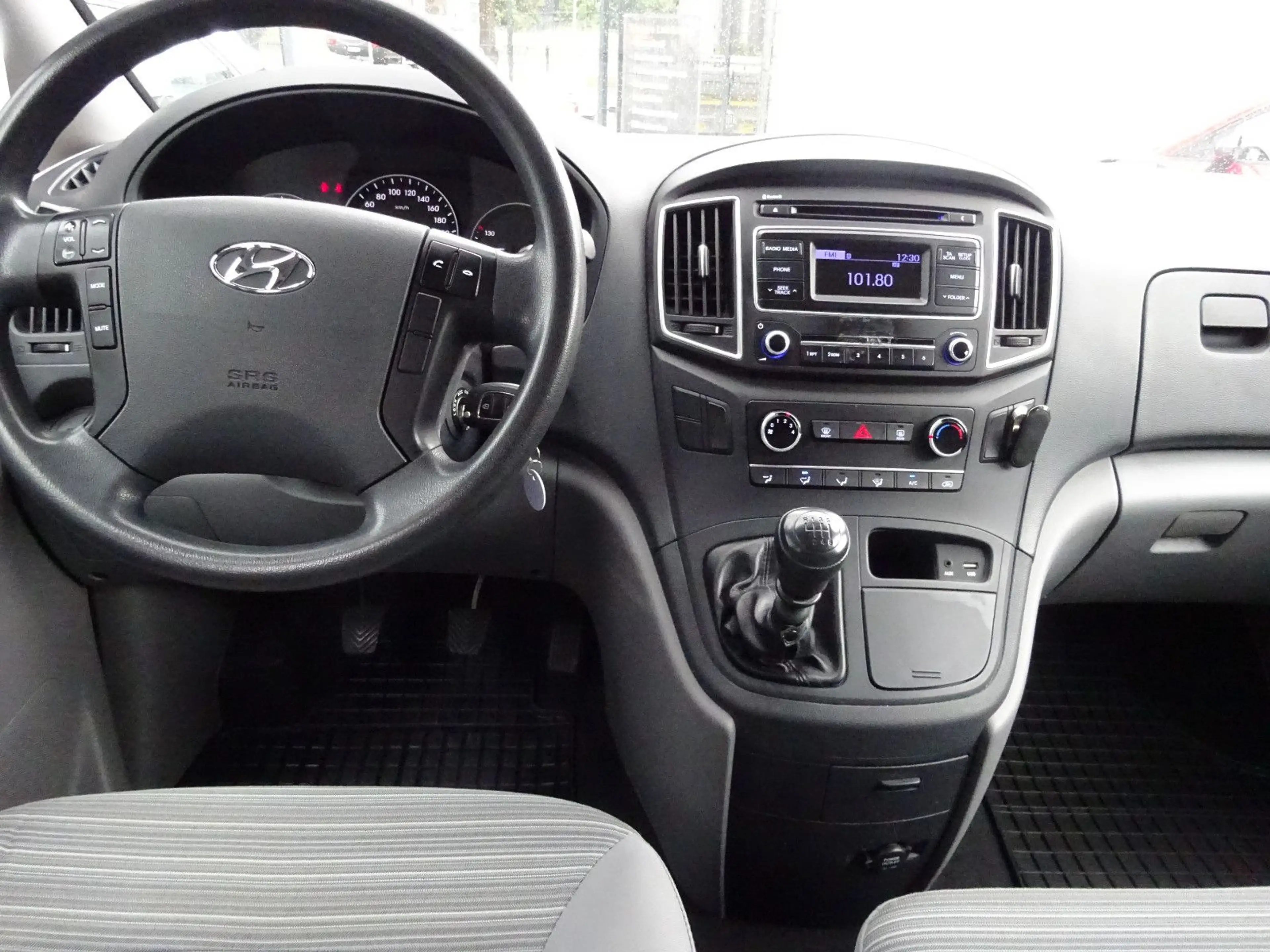 Hyundai H-1 2,5 CRDi Travel Trend 1-Hand / 6-Sitze / K — photo 11