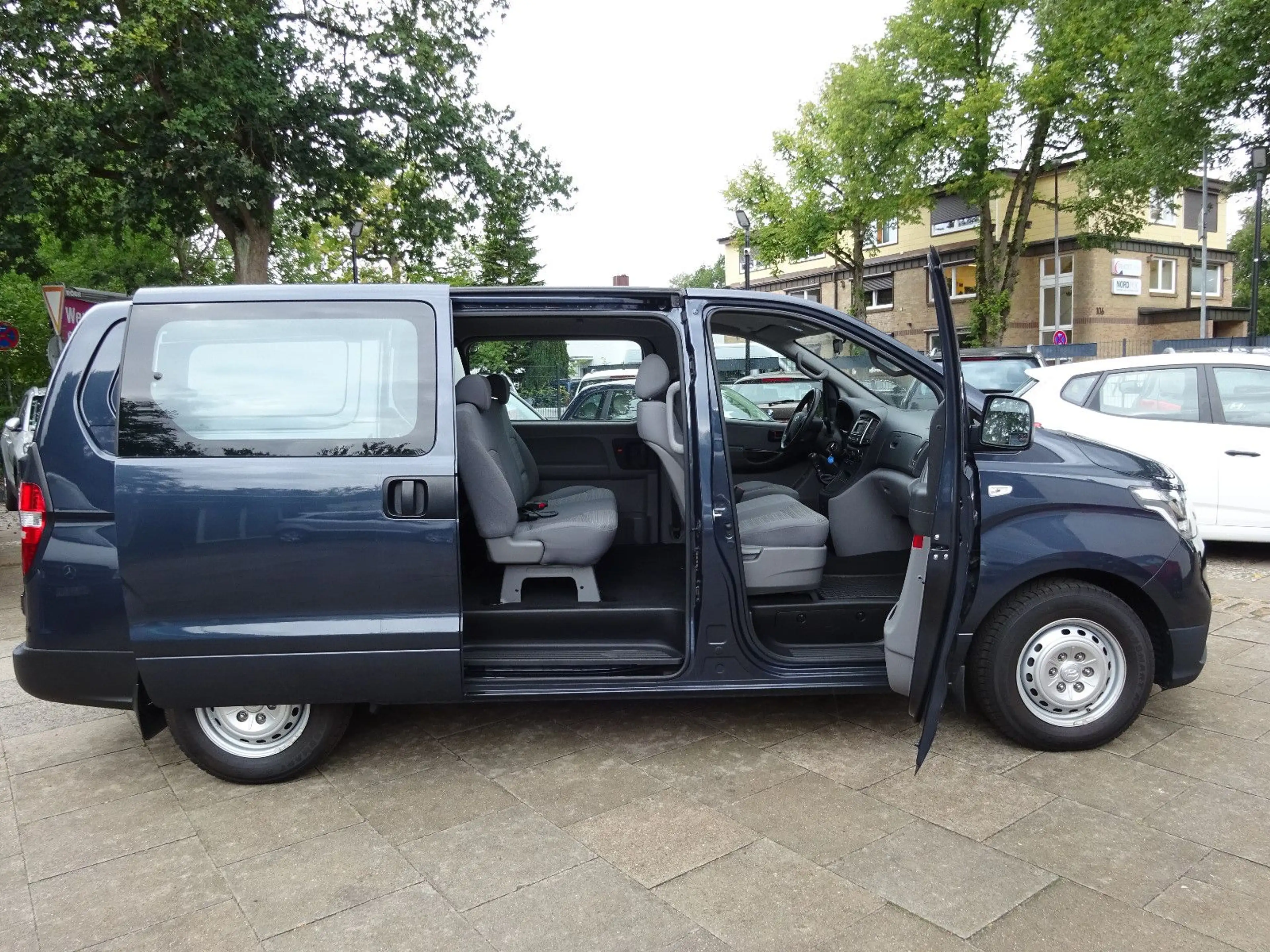 Hyundai H-1 2,5 CRDi Travel Trend 1-Hand / 6-Sitze / K — photo 13