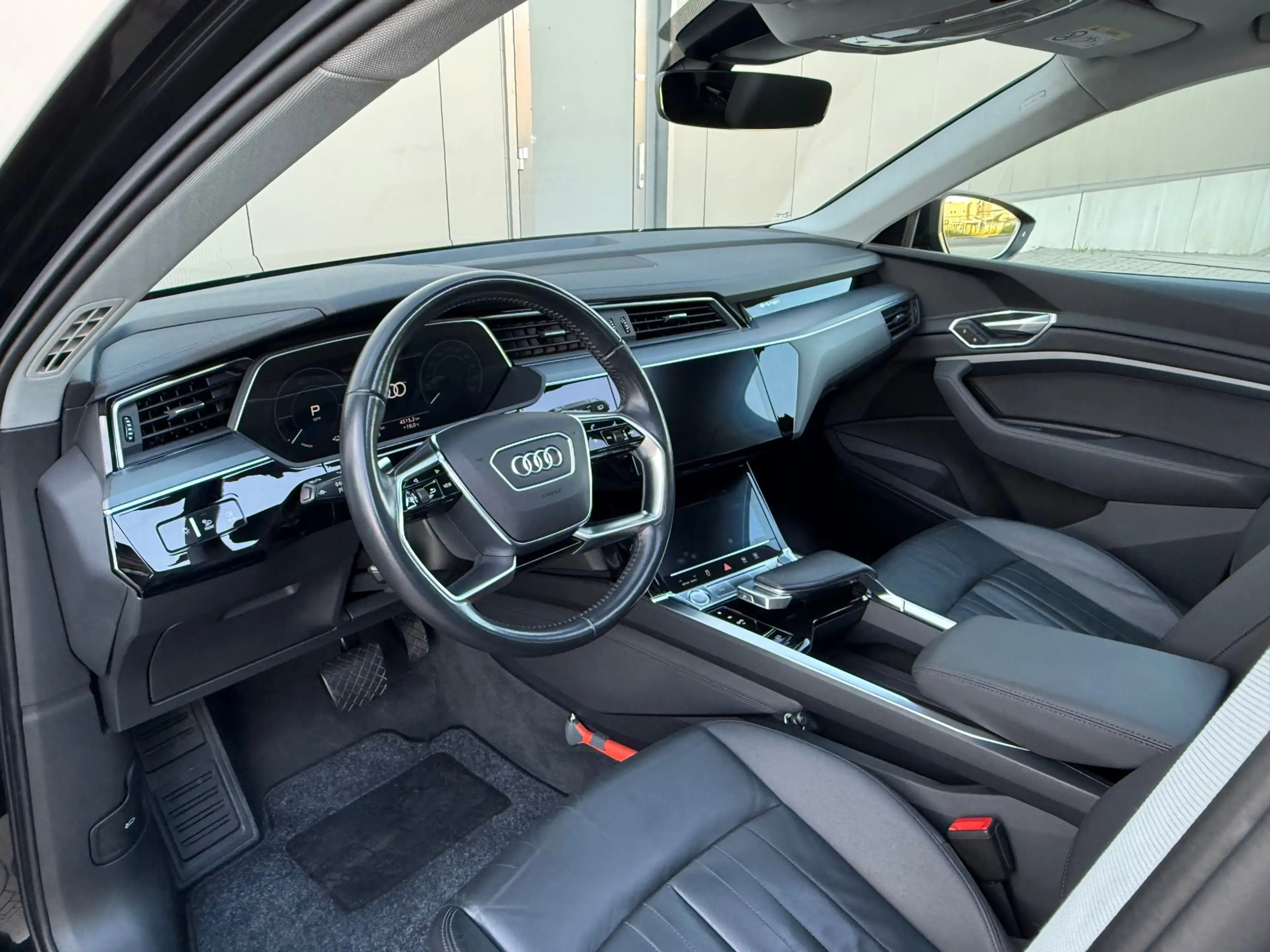 Audi e-tron E-tron 50 quattro SOH 92% PANO 71 kWh — photo 12