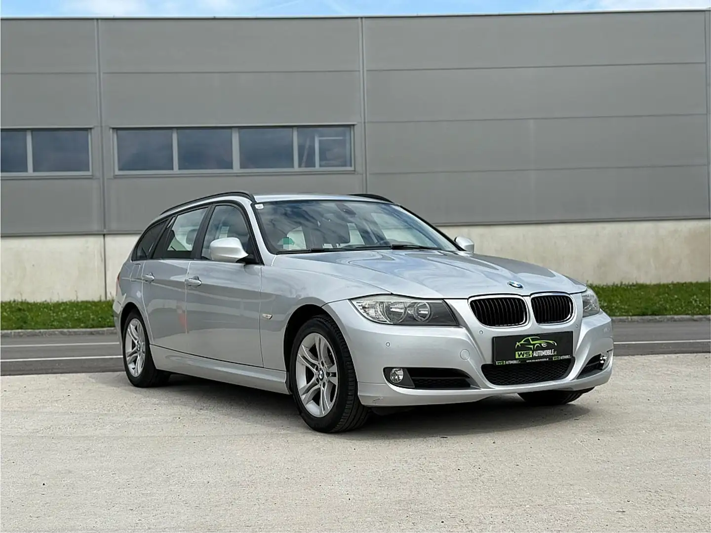 BMW 318 d Touring/Navi/AHK Silber - 2