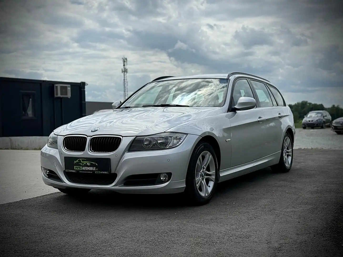 BMW 318 d Touring/Navi/AHK Silber - 1