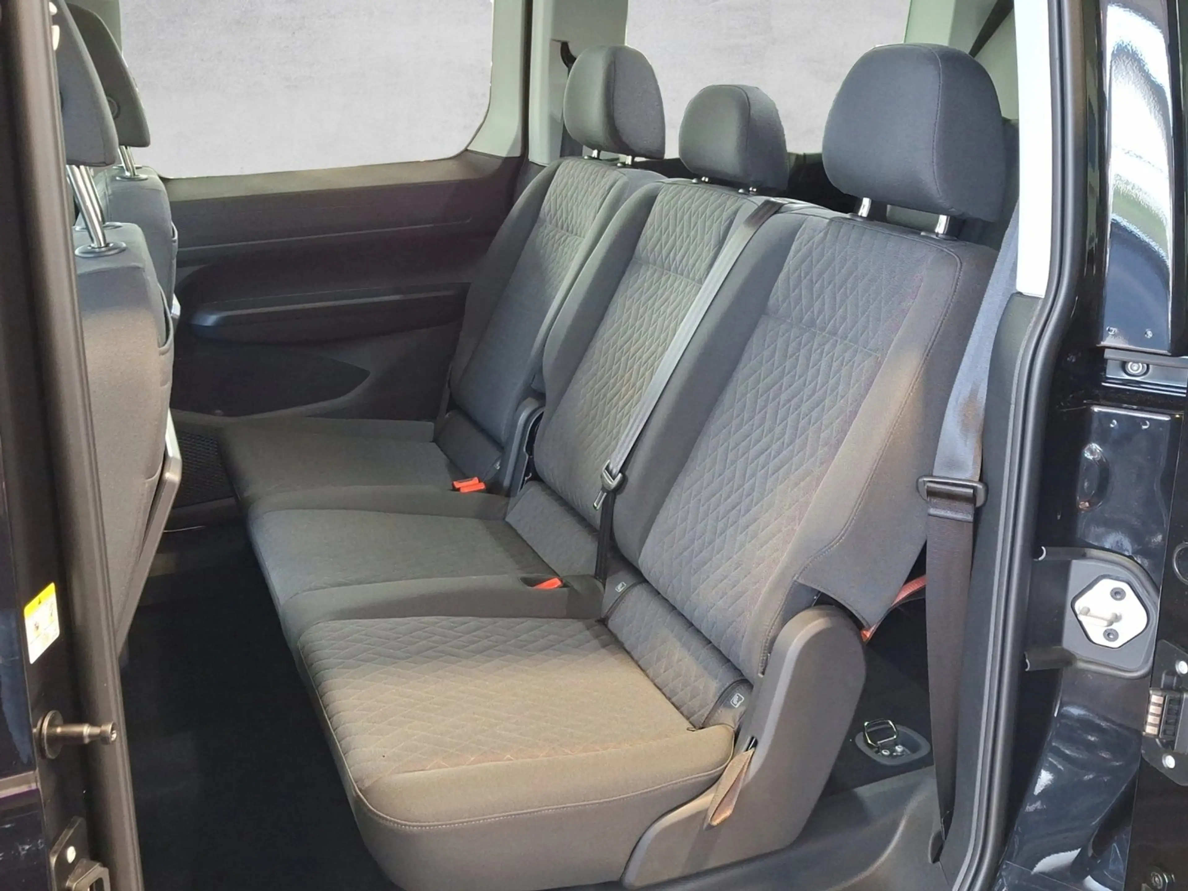 Volkswagen Caddy Dark Label Maxi TDI 4MOTION — photo 13