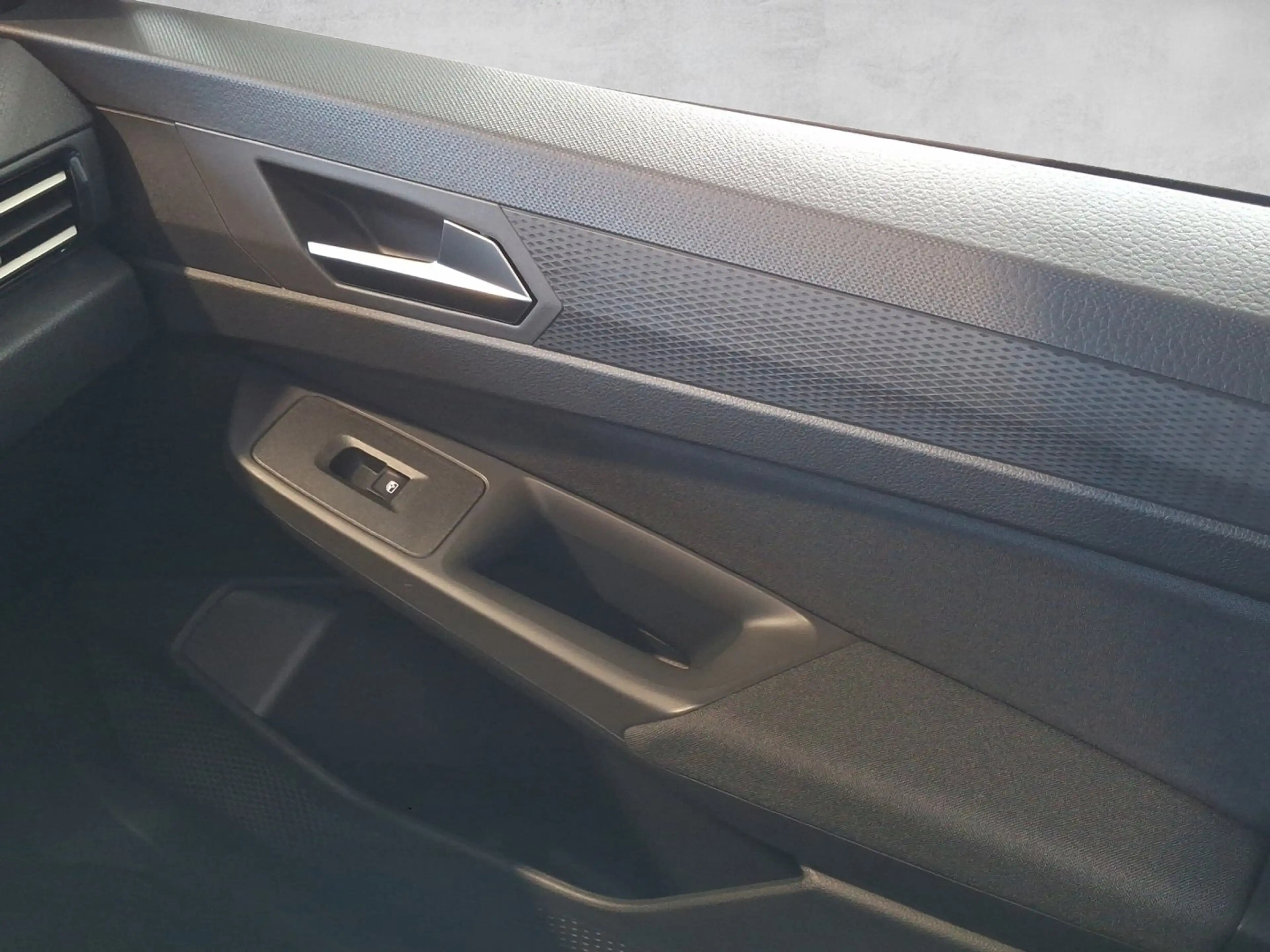 Volkswagen Caddy Dark Label Maxi TDI 4MOTION — photo 12