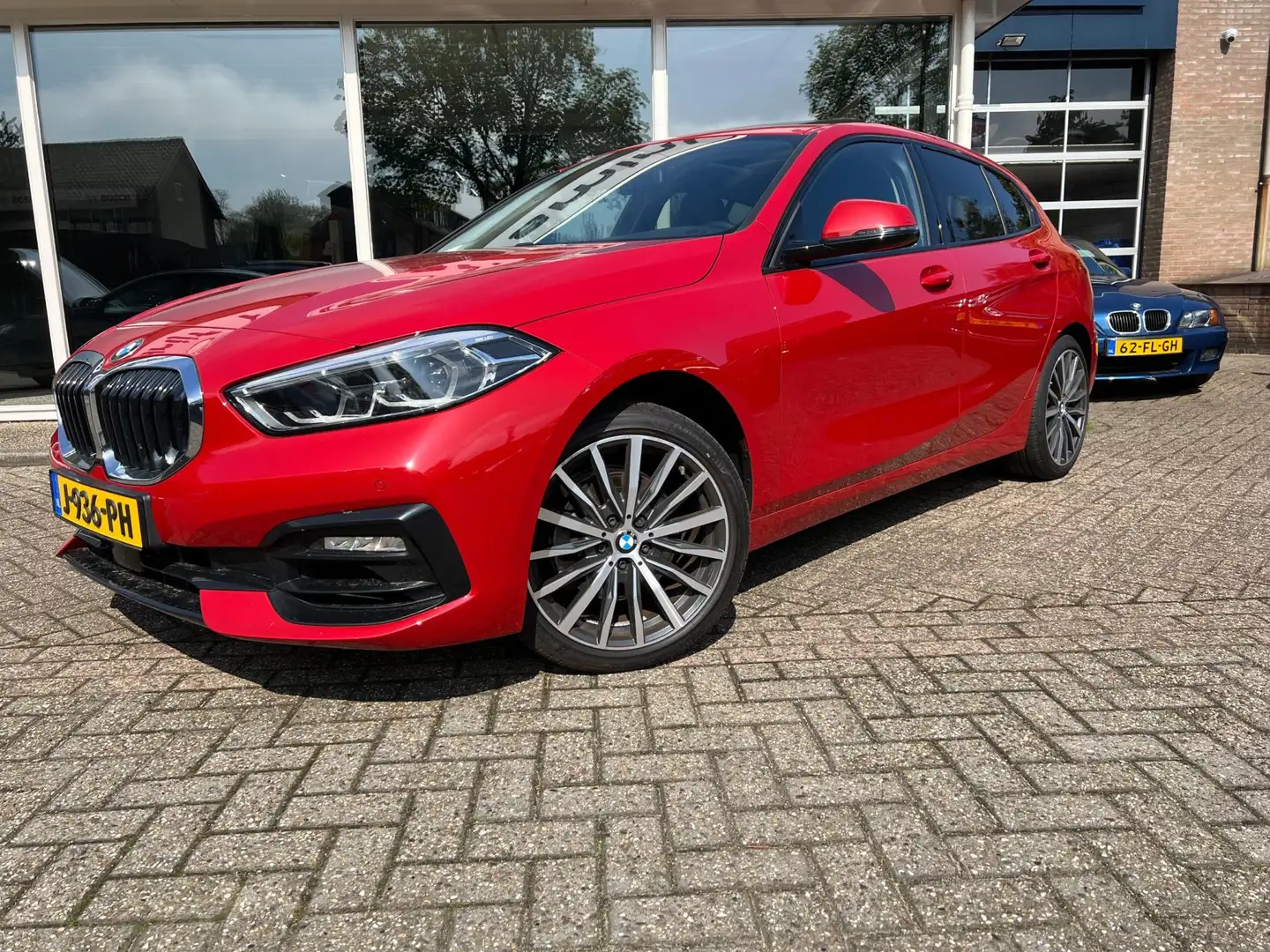 BMW 118 1-serie 118i Executive Edition Rojo - 2