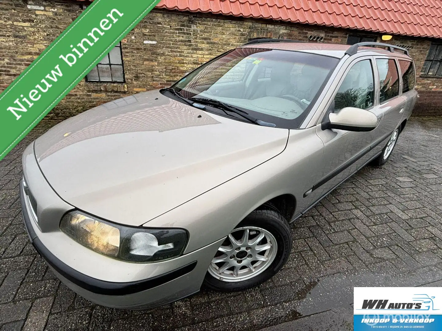 Volvo V70 2.4 D Comfort Line Beige - 1