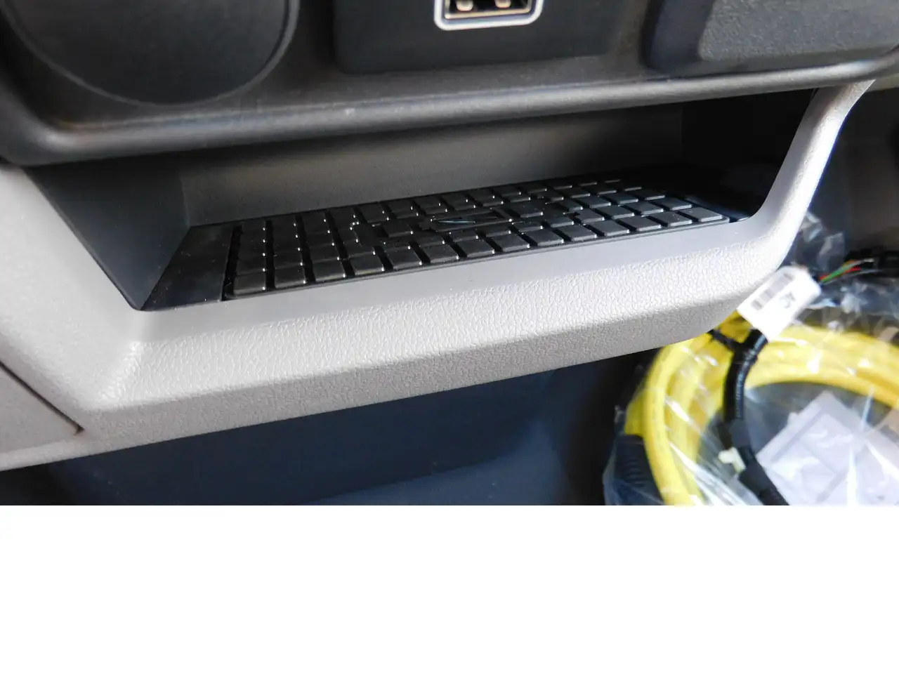Volkswagen T7 Transporter Elektro 1-Gang 3 Sitze Navi Klima, миниатюра 17