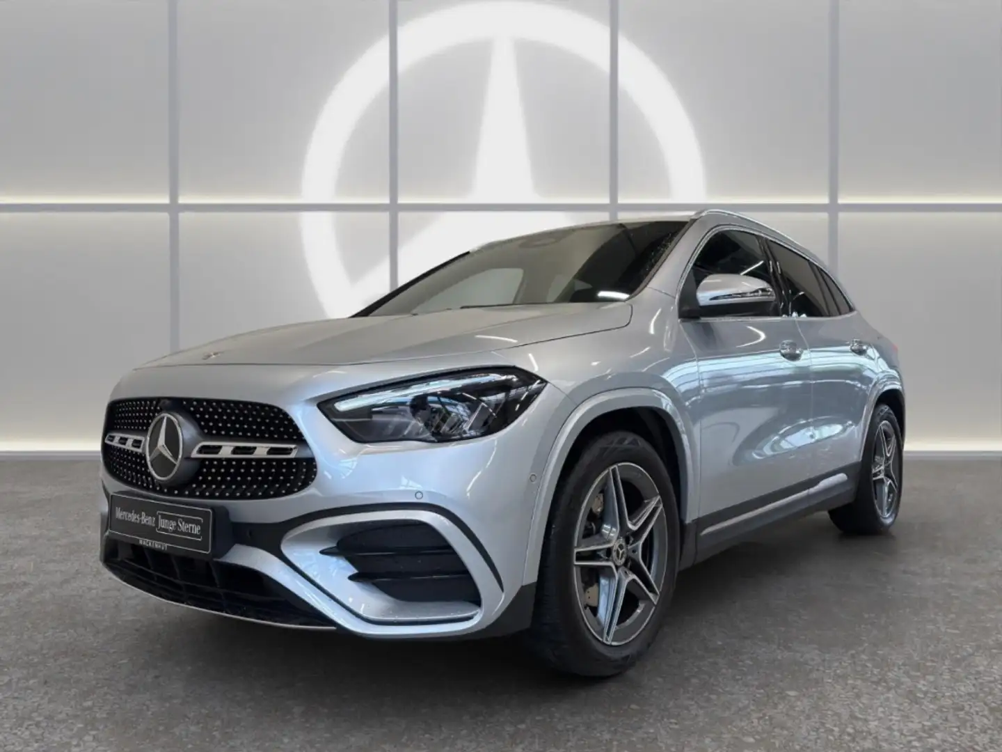 Mercedes-Benz GLA 220 d 4M AMG LINE PREMIUM DISTR+RFK+NAVI PRE Silber - 1
