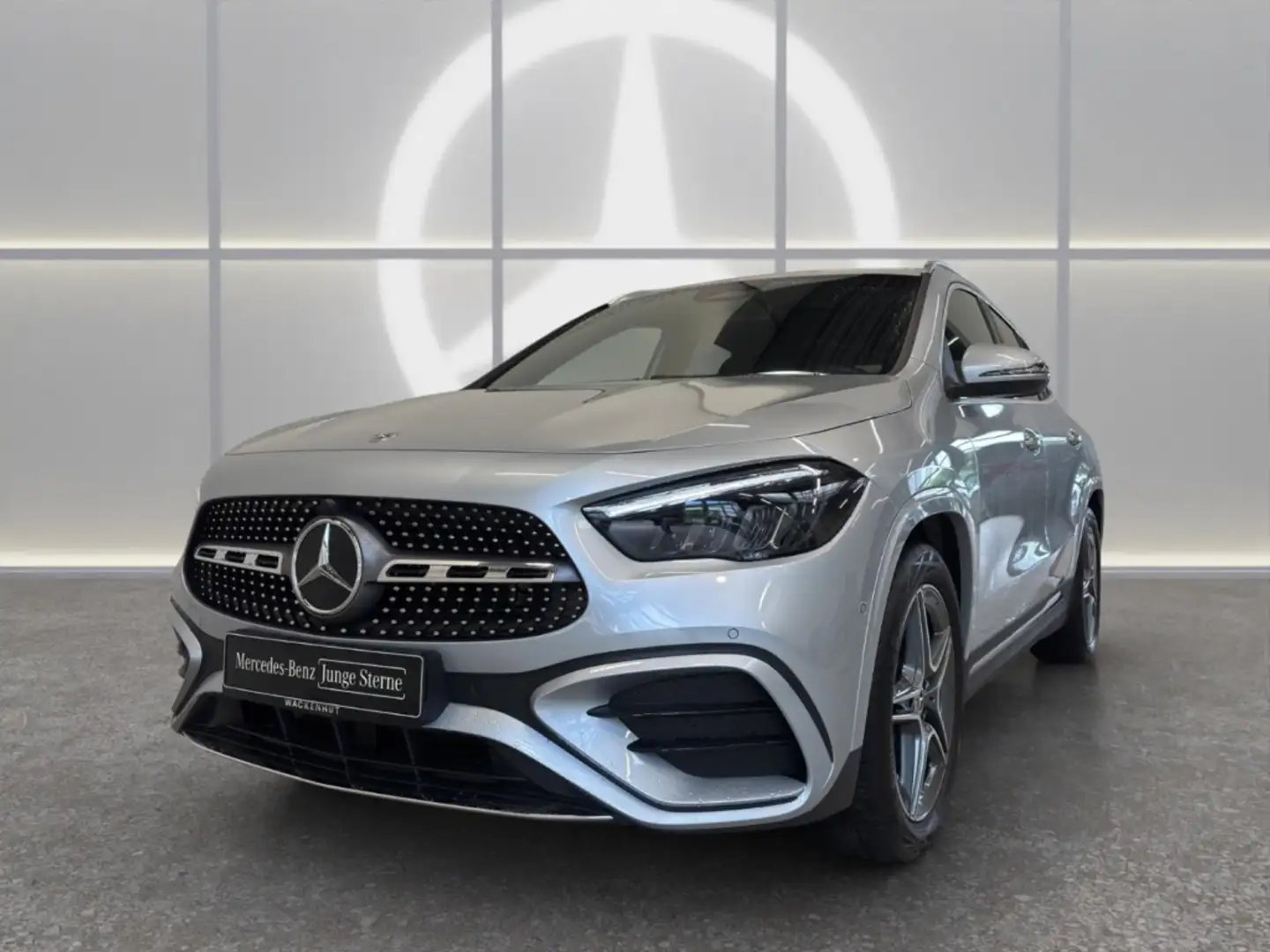 Mercedes-Benz GLA 220 d 4M AMG LINE PREMIUM DISTR+RFK+NAVI PRE Silber - 2