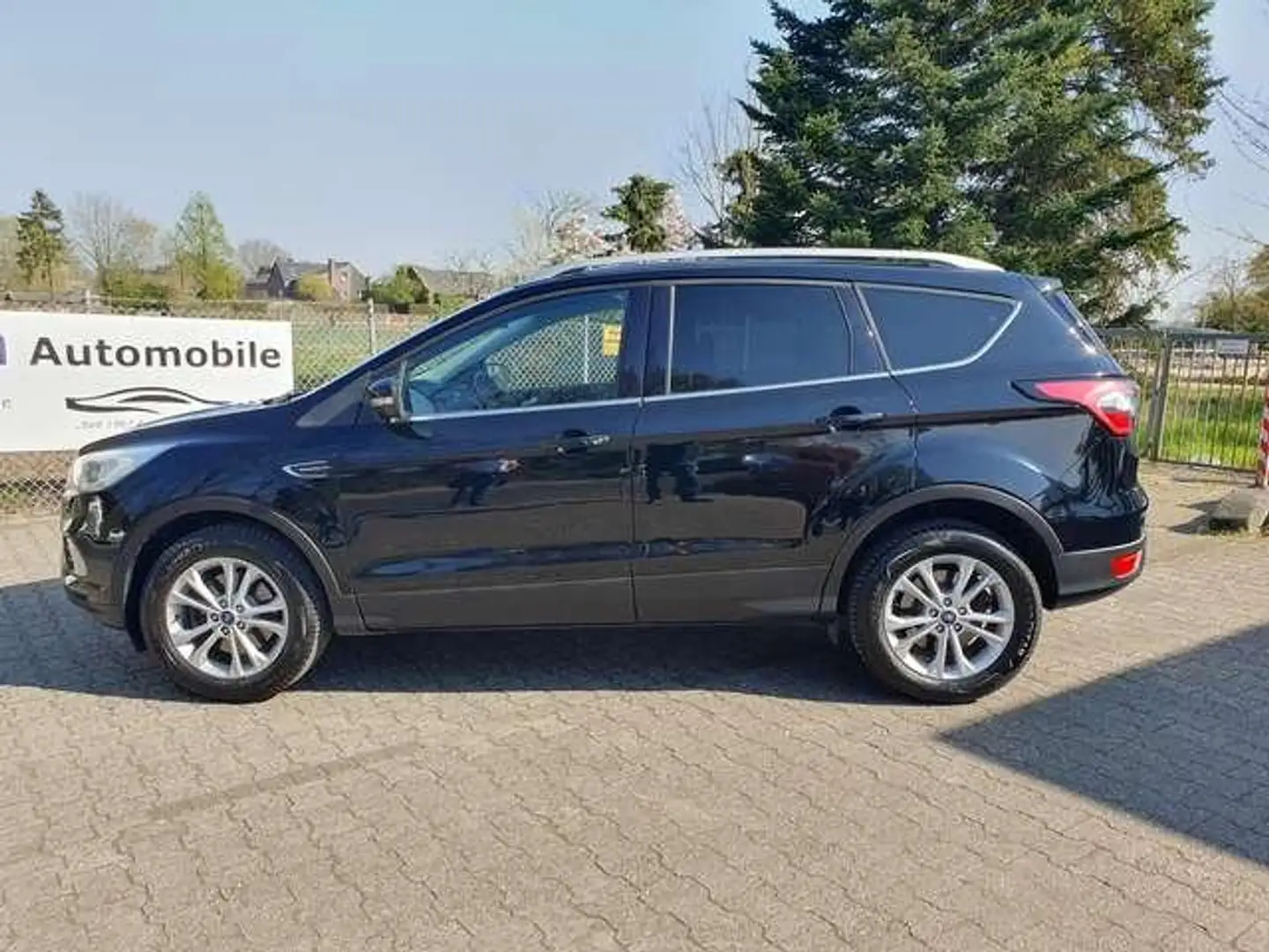 Ford Kuga Titanium, 2.0l Diesel Navi, RFK, Teilleder, SHZ Noir - 2