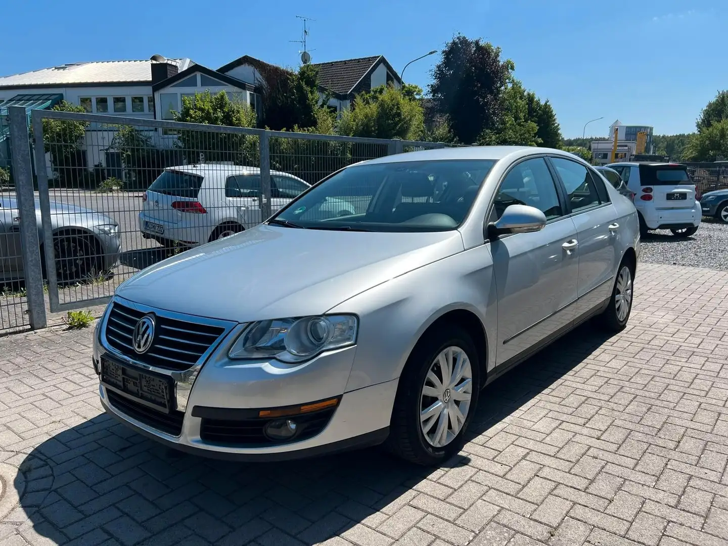 Volkswagen Passat Lim. Trendline Argent - 1