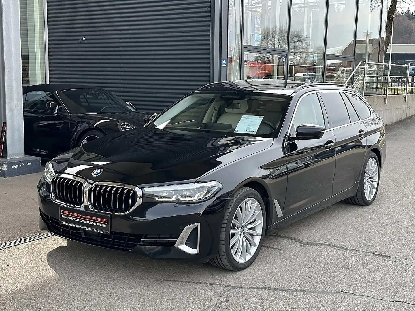 BMW 520 d Touring xDrive Luxury Line Aut. / AHK / Pano ... Schwarz - 1