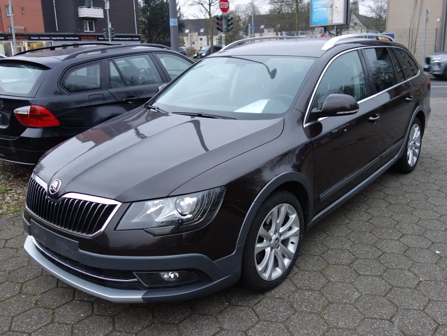 Skoda Superb Combi 2.0 TDI Green tec 4x4 DSG Eleganze OUTDOOR Brun - 2