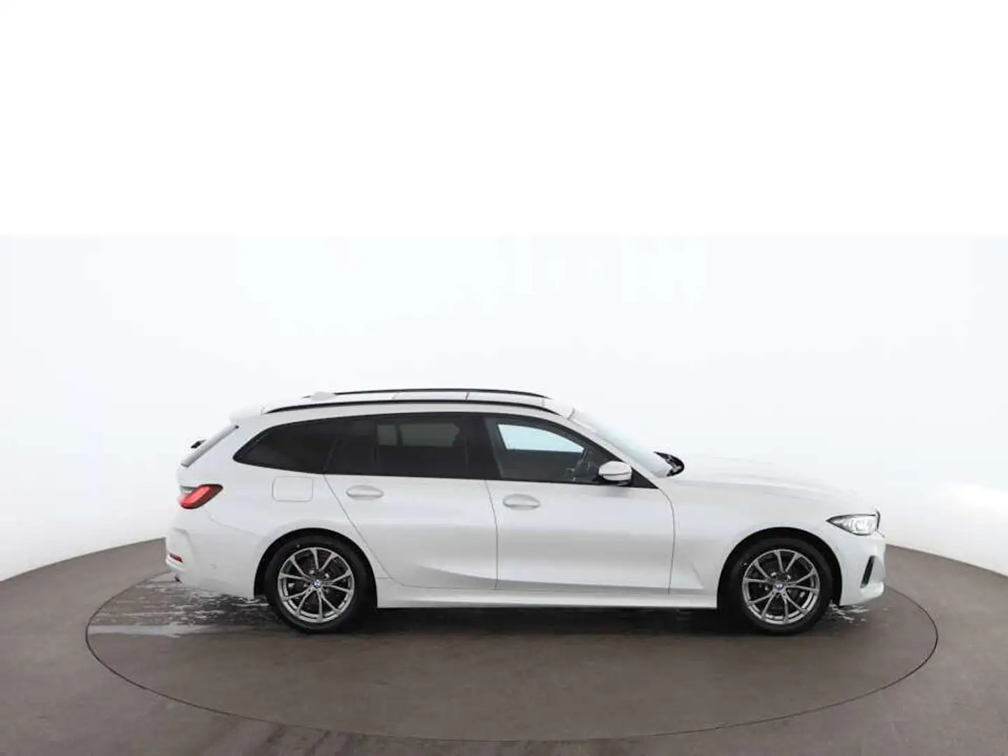 BMW 318 d Touring Aut LED AHK SKY STANDHZ RADAR LEDER Weiß - 2