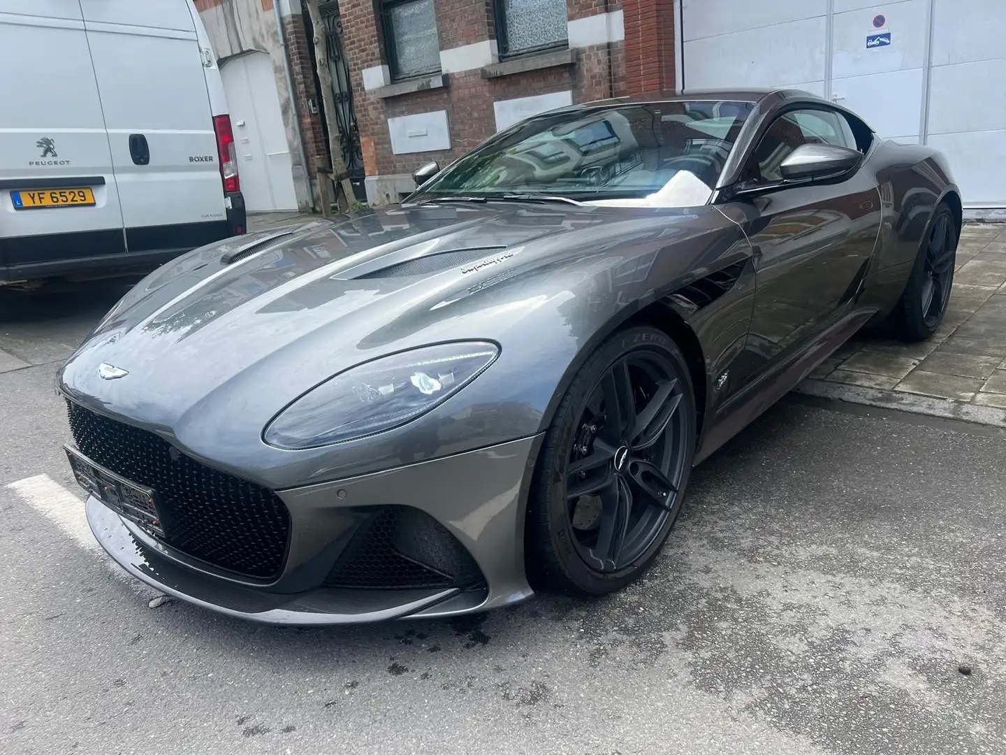Aston Martin DBS Superleggera-Carbon-V12-725cv-Etat neuve- Gris - 1