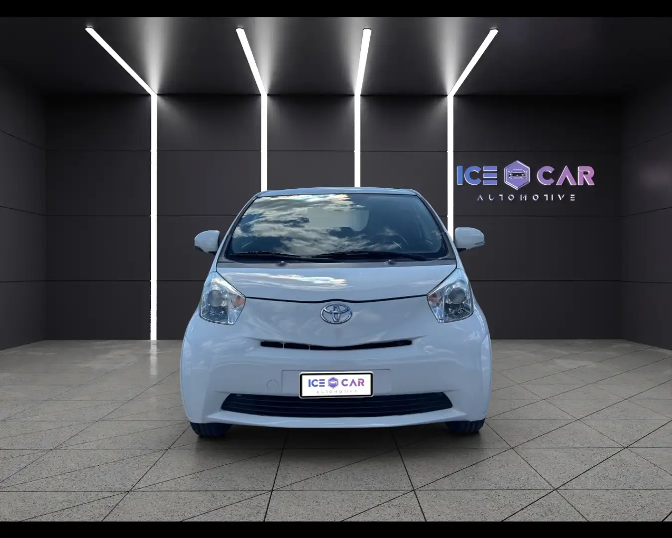 Toyota iQ 1.0 Multidrive Weiß - 2