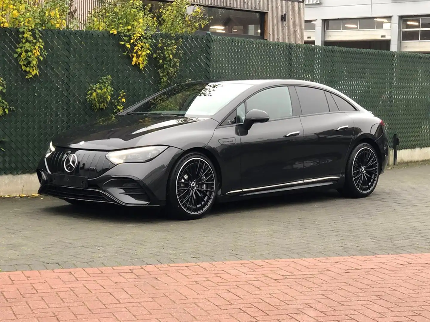 Mercedes-Benz EQE 43 AMG - 1