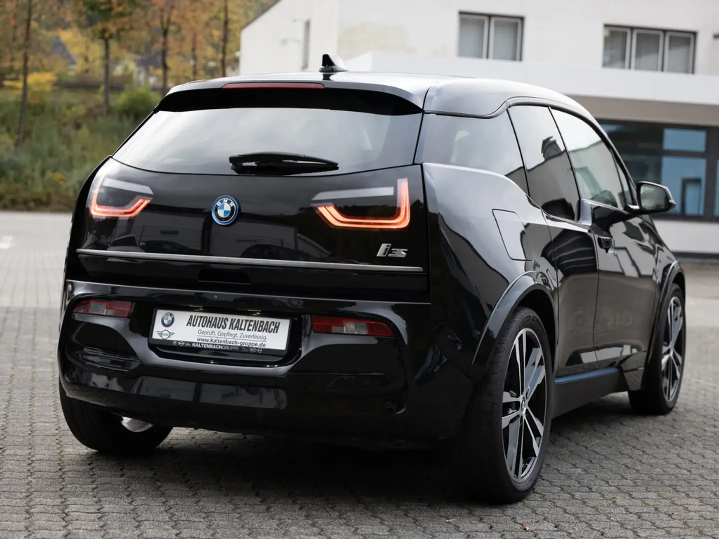 BMW i3 s 120Ah peak 135 kW FACEL. LED ACC W-LAN Schwarz - 2