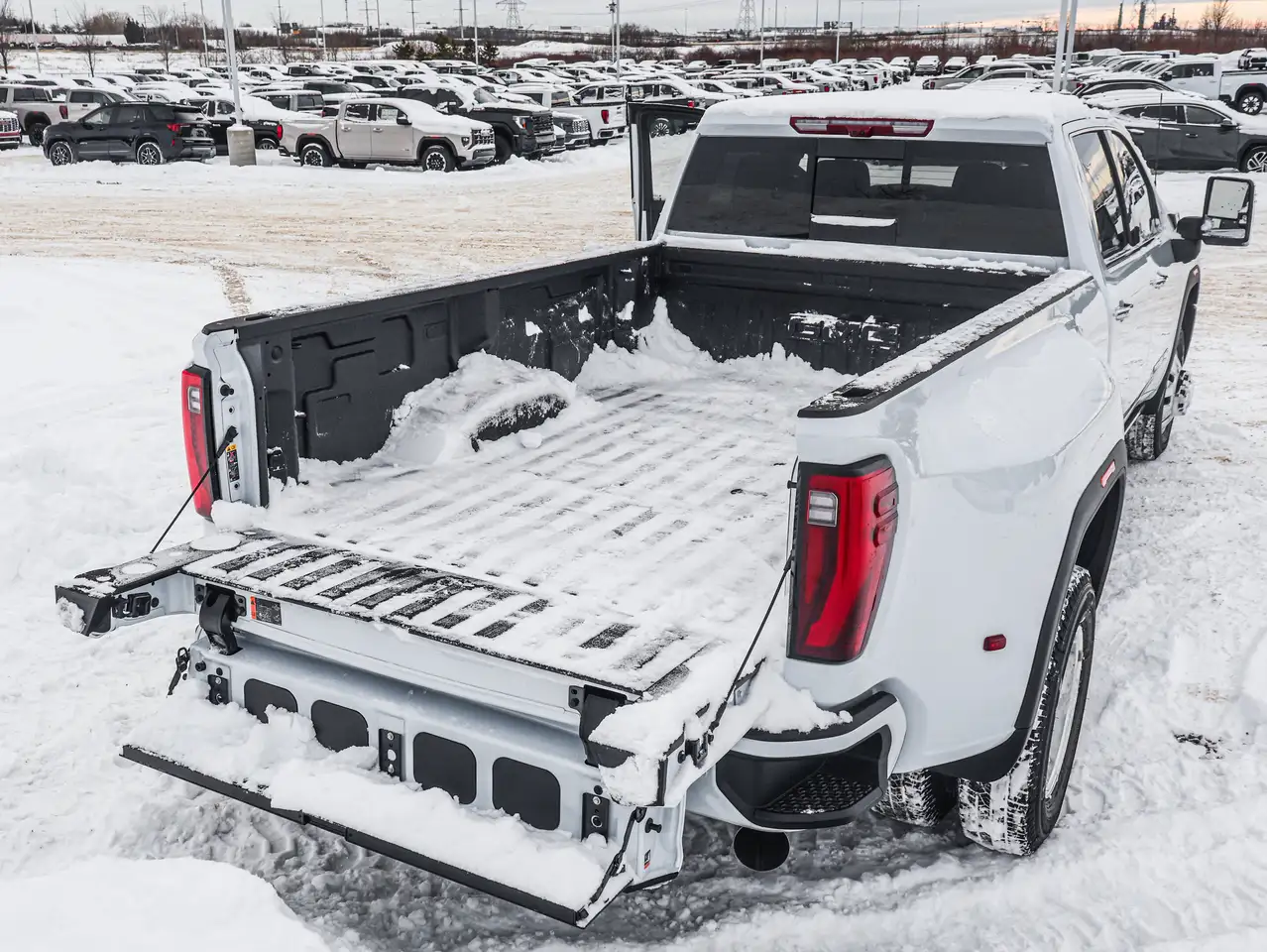 GMC Sierra 3500HD снимка GMC Sierra 3500HD