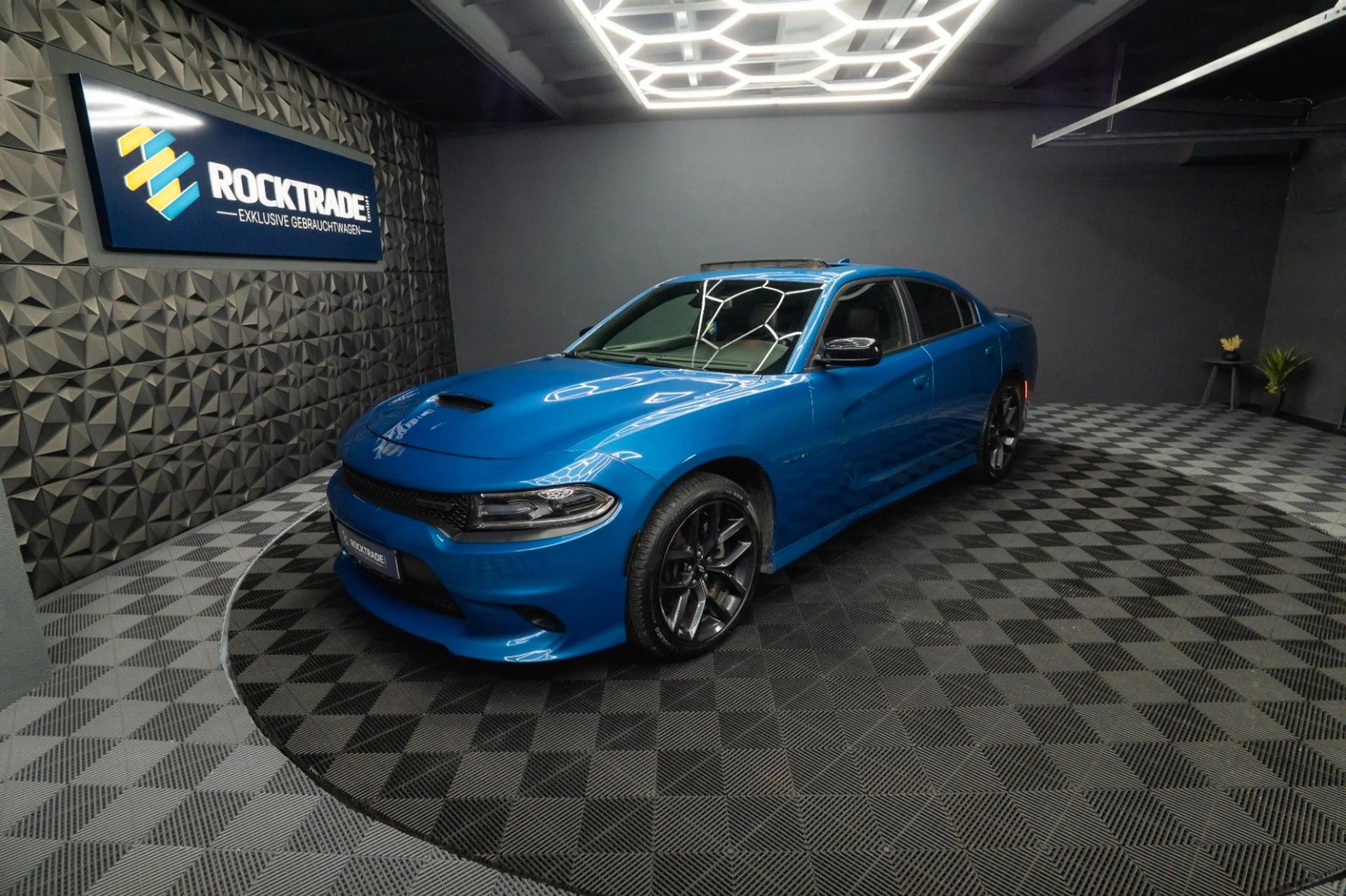 Dodge Charger 5.7 V8 HEMI R/T Night-Paket Performance — photo 2